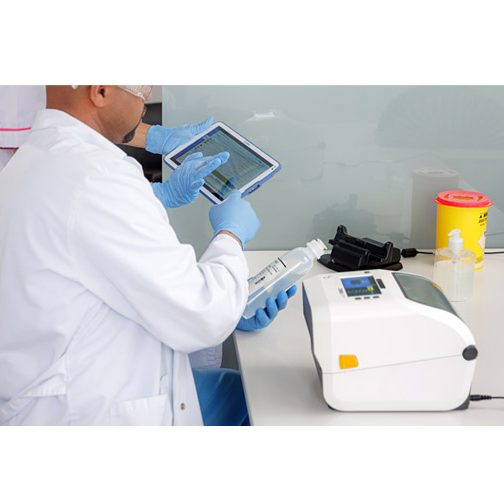 tablet wird desinfiziert