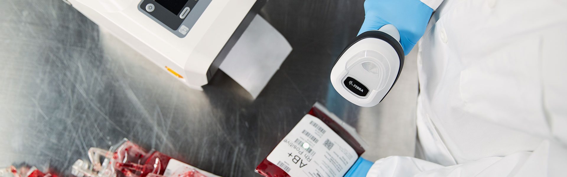 healthcare scanner erfasst blutbeutel barcodes