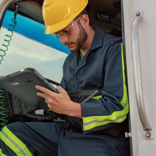 Arbeiter in Fahrzeug mit Zebra ET80/85